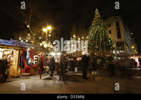 Marché de Noël à la place Vorosmarty à Budapest Hongrie Banque D'Images