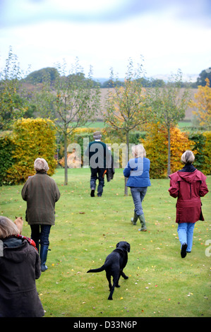 Re. Le jardinier Roddy Llewellyn à la maison près de Shipston-on-Stour où il dirige des cours de jardinage UK 2009 Banque D'Images