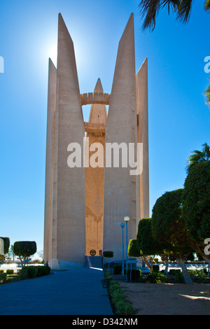 Egyptian-Russian Amitié Monument commémorant l'achèvement du haut barrage d'Assouan, Egypte par Ernst Neizvestny sculpteur soviétique Banque D'Images