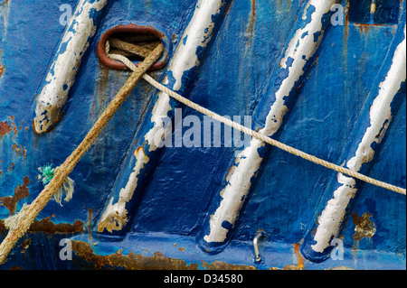 Location de bateaux de pêche commerciale et dans le port, Homer, Alaska, USA. Détail de cordes et le gréement. Banque D'Images