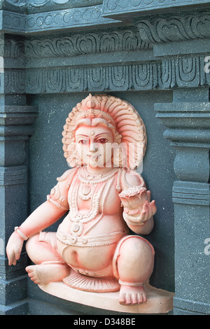 Sri Layan Sithi Vinayagar Temple Boy Seigneur Ganesha Statue Divinité à l'extérieur de Temple en mur de granit Banque D'Images