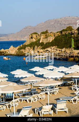 Plage principale de Pefkos, Pefkos, Lindos, Rhodes, Dodécanèse, Grèce. Banque D'Images