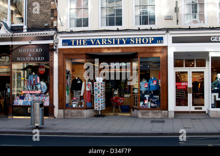 L'équipe universitaire de boutique, High Street, Oxford, UK Banque D'Images