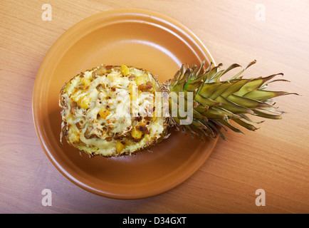 Rôti avec du fromage grillé à l'ananas .libre Banque D'Images