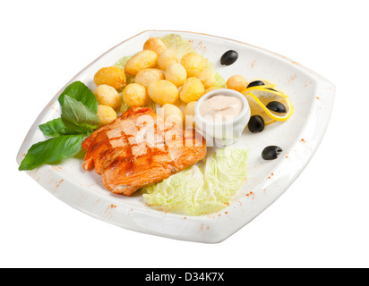 Saumon grillé avec légumes isolated Banque D'Images