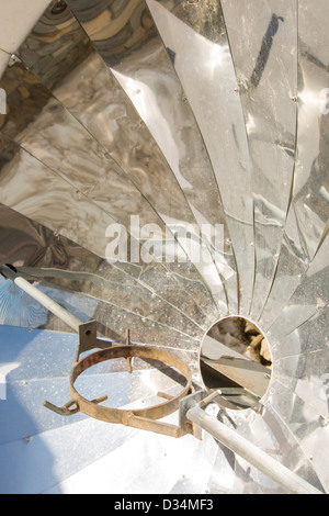 D'un four solaire pour la cuisson du pain au camp de base de l'Annapurna, Népal, Himalaya. Banque D'Images