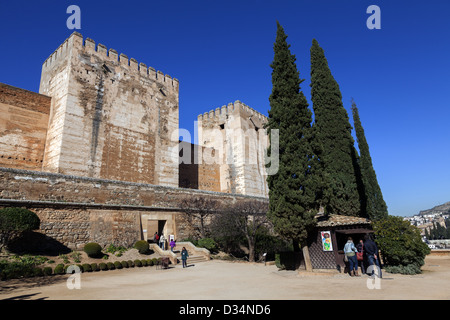 Entrée de la Alcazaba de la Plaza de los Aljibes (Square des citernes) à l'Alhambra Grenade Espagne Banque D'Images