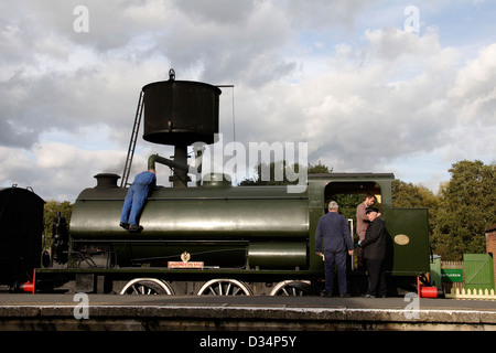 Conserves de machine à vapeur 'Ingénieur Royal' complément en eau Île de Wight Hampshire Banque D'Images