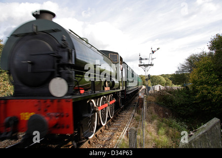 Train à vapeur préservé d'exécution sur la voie de chemin de fer à vapeur de l'île de Wight Isle of Wight Hampshire Angleterre Banque D'Images