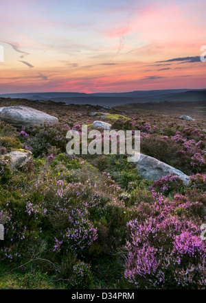 Coucher de soleil sur Stanage Edge, Peak District, Derbyshire Banque D'Images