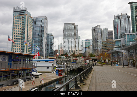 Condo appartement grande hauteur les blocs dans le West end Coal Harbour Marina Vancouver BC Canada Banque D'Images