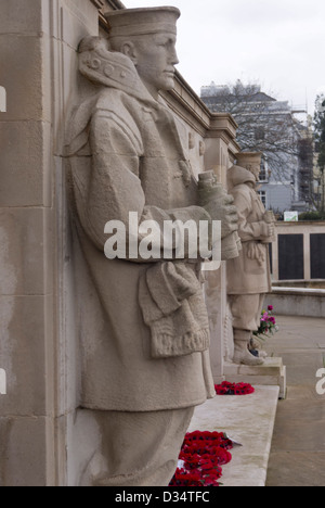 Statues sur Royal Naval War Memorial, Plymouth Hoe, Devon UK Banque D'Images