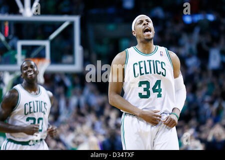 07.02.2013. Boston, Massachusetts Boston Celtics Paul Pierce (petit 34) célèbre au cours de la Boston Celtics 116-95 victoire sur les Lakers de Los Angeles au TD Garden, Boston, Massachusetts, USA. Banque D'Images