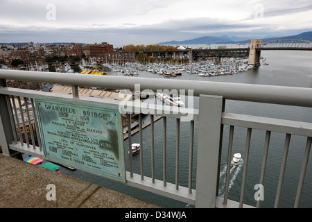 Plaque sur Granville Street Bridge de False Creek Vancouver BC Canada Banque D'Images