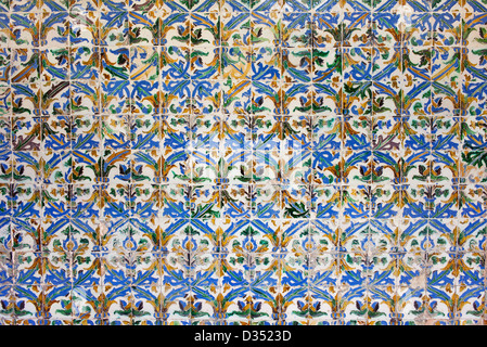 Historique ancienne, azulejos carreaux dans le style mudéjar, alcazar, Séville, Espagne, Andalousie. Banque D'Images