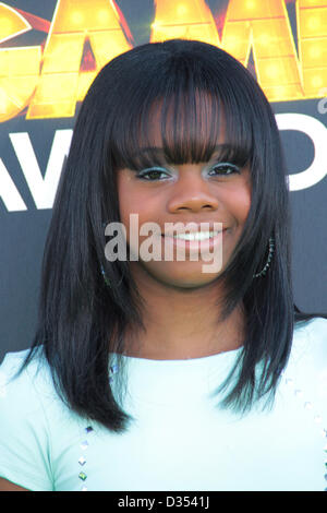 9 février 2013 - Los Angeles, Californie, États-Unis - gymnaste olympique GABBY DOUGLAS participe à la troisième édition annuelle du Hall of Game Awards organisé par Cartoon Network au Barker Hangar, Santa Monica, Californie. Image Crédit : © TLeopold ZUMAPRESS.com)/Photos/Globe Banque D'Images