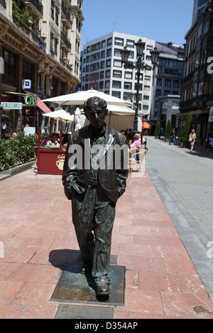 Statue de Woody Allen à Oviedo, capitale des Asturies au nord de l'Espagne Banque D'Images