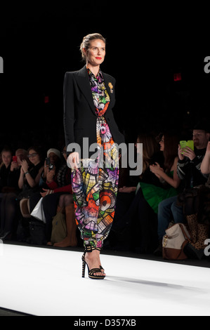 Project Runway saison finale 11 Show à Mercedes Benz Fashion Week de New York. Animateur de Heidi Klum. Banque D'Images