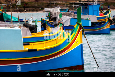 Marsaxlokk est un village traditionnel de pêcheurs situé dans la partie sud-est de Malte Banque D'Images