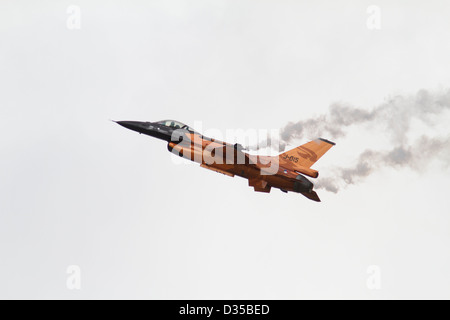 Pays-bas Air Force F-16 l'équipe de démonstration de la voltige aérienne Banque D'Images
