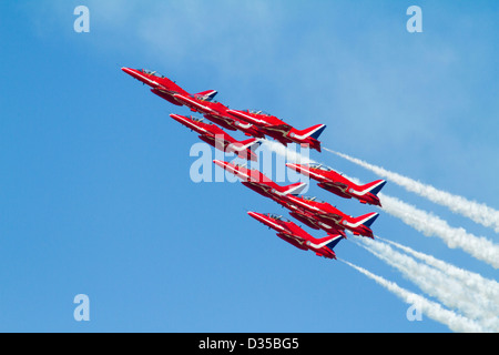 Des flèches rouges Aerobatic Team en vol Banque D'Images