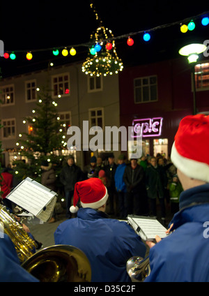 Noël à Reykjavik, une fanfare jouant des chants de Noël Banque D'Images