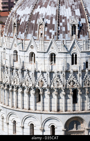 Vue rapprochée du Baptistère de Saint-Jean de la cathédrale de Pise, Italie Banque D'Images