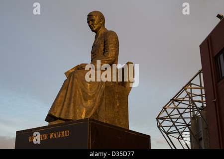 Statue de Frère Walfrid, (Andrew Kerins) à l'extérieur, le Celtic Football Club à Parkhead Stadium, Glasgow, Ecosse. Banque D'Images