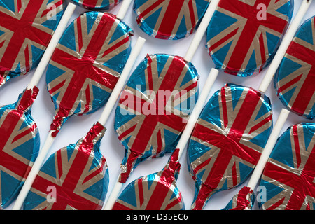 Propagation de l'Union Jack Marks & Spencer enveloppé d'aluminium lollies sucettes de chocolat au lait Banque D'Images