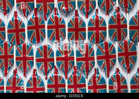 Propagation de l'Union Jack Marks & Spencer enveloppé d'aluminium lollies sucettes de chocolat au lait Banque D'Images