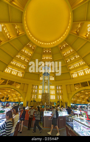 À l'intérieur du marché central de Phnom Penh, Cambodge Banque D'Images