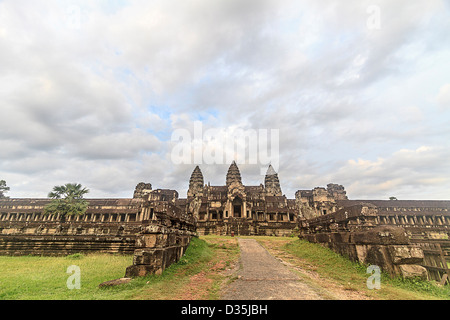 Entrée est de Angkor Wat, le plus grand temple hindou complexes au monde. Banque D'Images