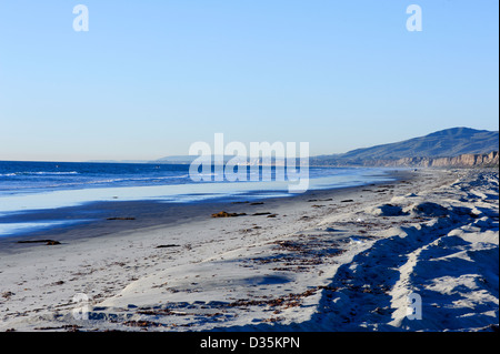 Camping sur une plage déserte en Californie comme si c'était hier Banque D'Images