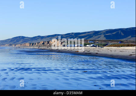 Camping sur une plage déserte en Californie comme si c'était hier Banque D'Images