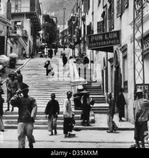 Une rue de Hong Kong, Chine, vers 1901 Banque D'Images