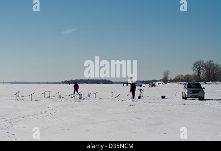 La pêche sur glace sur le fleuve Saint-Laurent. Banque D'Images