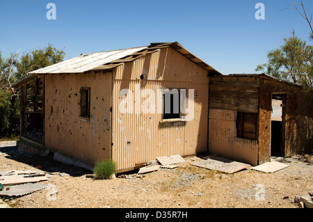 Les bâtiments et les puits d'entrée de la mine Silver Reef dans les montagnes de San Bernardino de Californie Banque D'Images