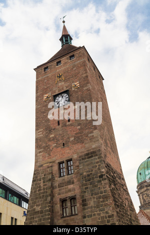 Nuremberg, cité médiévale tour blanche porte, Bavière, Allemagne Banque D'Images