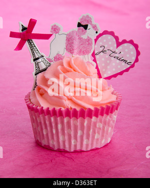 CUPCAKE PARISIEN ROSE Banque D'Images