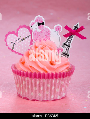 CUPCAKE PARISIEN ROSE Banque D'Images