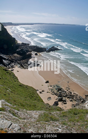 Déserte idyllique à Sandy Bay Cove, près de souches Mawgan Porth sur la côte nord de la Cornouailles, à au sud de la baie de Watergate Banque D'Images