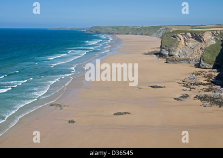 La vaste étendue de plage de sable fin à Watergate Bay sur la côte nord de Cornwall Banque D'Images