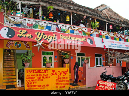 Le Yogi Bar Pub Restaurant Kovalam ou Cobelon Covelong ( ) L'Inde Tamil Nadu Banque D'Images