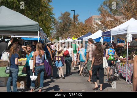 Le marché alimentaire des agriculteurs à Boulder, Colorado, USA. Banque D'Images