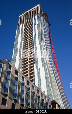 Zlota 44, appartement de luxe en construction de gratte-ciel, conçu par Daniel Libeskind, centre-ville de Varsovie, Pologne. Banque D'Images