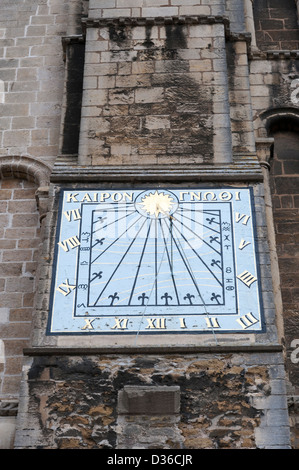 Horloge cadran solaire sur le mur de la cathédrale d'Ely Ely Cambridgeshire UK Banque D'Images