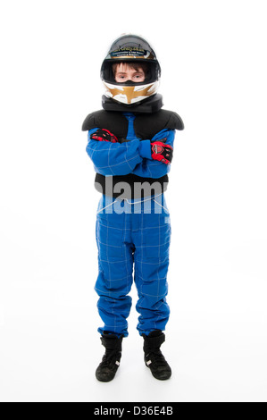 Enfant portant des vêtements de sport automobile Banque D'Images