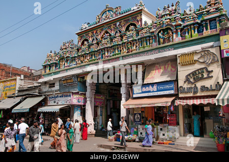 En face du marché de tailleurs Sri Meenakshi Amman Temple de Madurai Tamil Nadu Inde Indian Town City Centre Banque D'Images