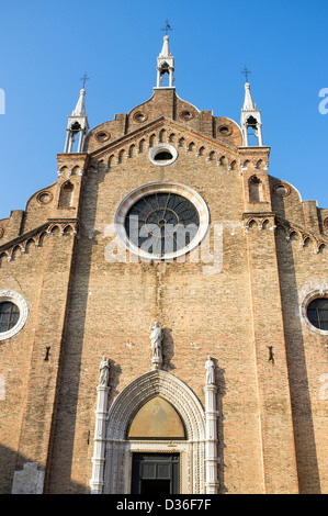 Église de Santa Maria Gloriosa dei Frari dans le quartier de San Polo sestier de Venise Italie Banque D'Images