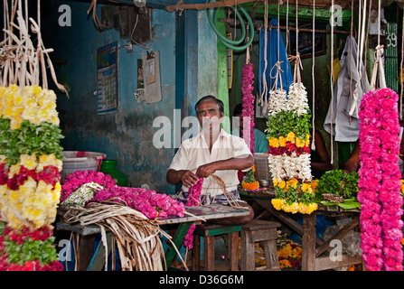 Madurai Inde fleurs indiennes marché Centre-ville du Tamil Nadu Banque D'Images